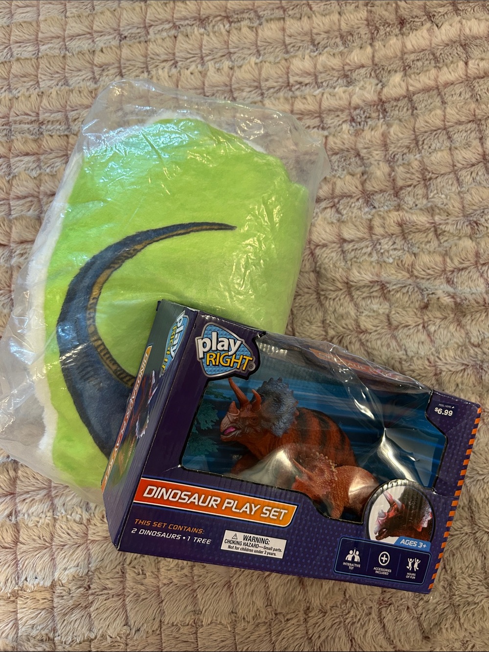 Dinosaur Play Set & Soft Dinosaur Blanket 48 by 60 new